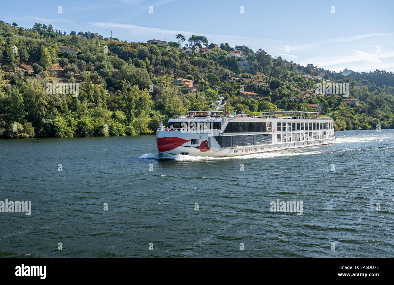 Porto, Portugal - 13 August 2019: Ein Rosa Alva River Cruise Boot Touren des Douro in Portugal Stockfoto