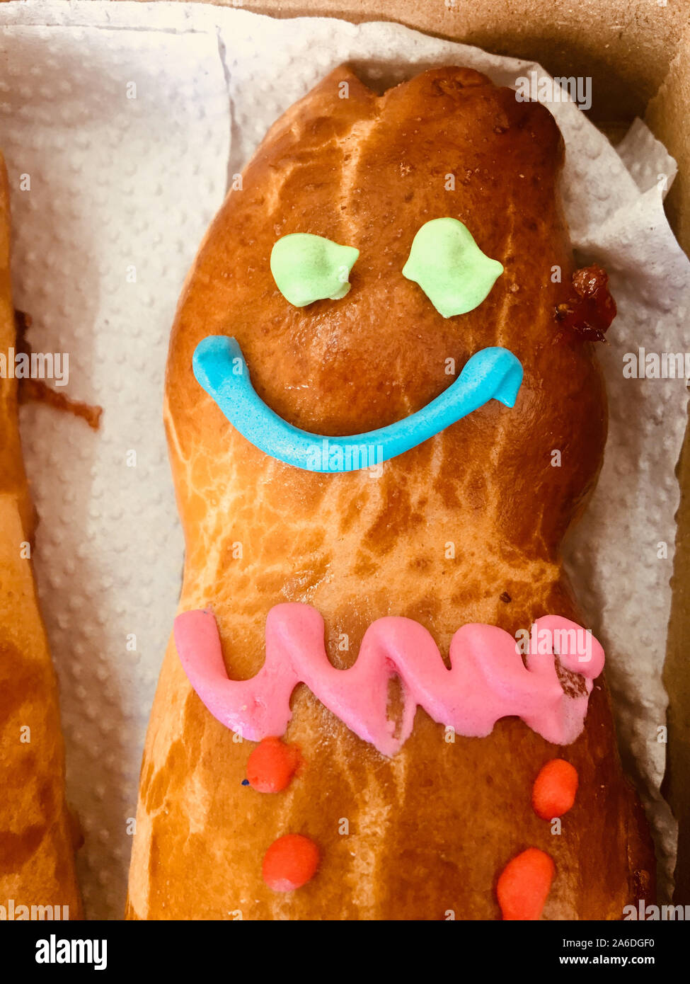 GUAGUA DE PAN - Brot Junge in der Spanischen Sprache - Konzept für die eingerichtete Brot Kopf auf weißem Hintergrund. Das ist ein traditionelles Essen in Ecuador Stockfoto