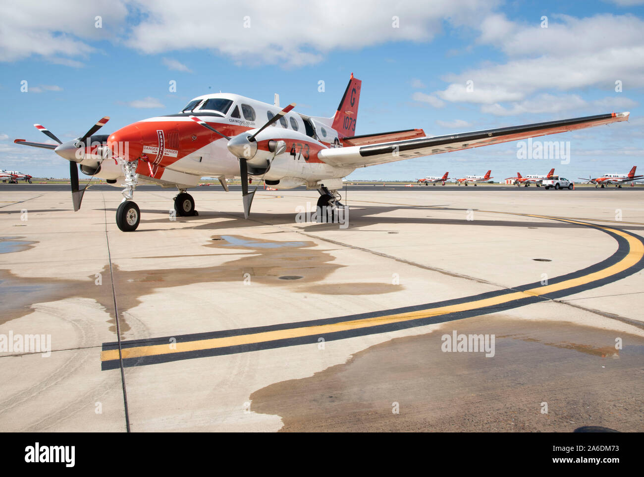 CORPUS CHRISTI, Texas (23. 25, 2019) ein T-44 C Pegasus Flugzeuge Ausbildung Air Wing (TW) 4 zugeordneten sitzt auf dem Flug Linie an der Naval Air Station Corpus Christi. TW-4 führt Primary, Intermediate und Advanced Flight Training für Marine, Marine Corps, und Küstenwache Piloten. (U.S. Marine Foto von Leutnant Michelle Tucker/Freigegeben) 199104-N-OU 681-1044 Stockfoto