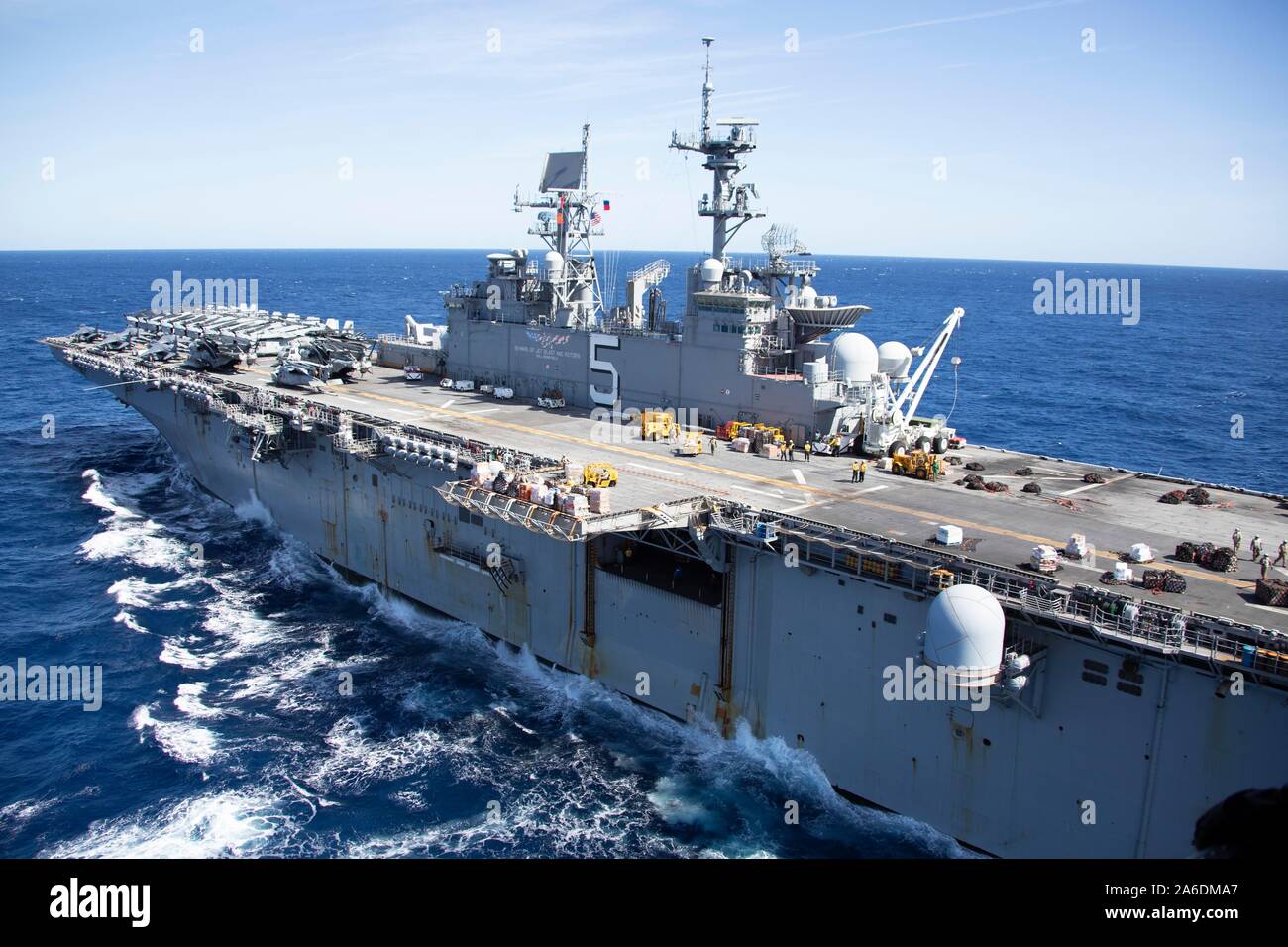 190031-N-MH 210-1519 ATLANTIK (Okt. 2010) 23, 2019) - Die Amphibious Assault ship USS Bataan (LL 5) Segel den Atlantik, Okt. 23, 2019. Bataan ist unterwegs die Durchführung einer Composite Trainingsgerät Übung (COMPTUEX) mit dem Bataan Amphibious Ready Gruppe und 26 Marine Expeditionary Unit. (U.S. Marine Foto von Mass Communication Specialist 2. Klasse Zachary A. Anderson) Stockfoto 190031-N-MH 210-1519 ATLANTIK (Okt. 2010) 23, 2019) - Die Amphibious Assault ship USS Bataan (LL 5) Segel den Atlantik, Okt. 23, 2019. Bataan ist unterwegs die Durchführung einer Composite Trainingsgerät Übung (COMPTUEX) mit dem Bataan Amphibious Ready Gruppe und 26 Marine Expeditionary Unit. (U.S. Marine Foto von Mass Communication Specialist 2. Klasse Zachary A. Anderson) Stockfoto