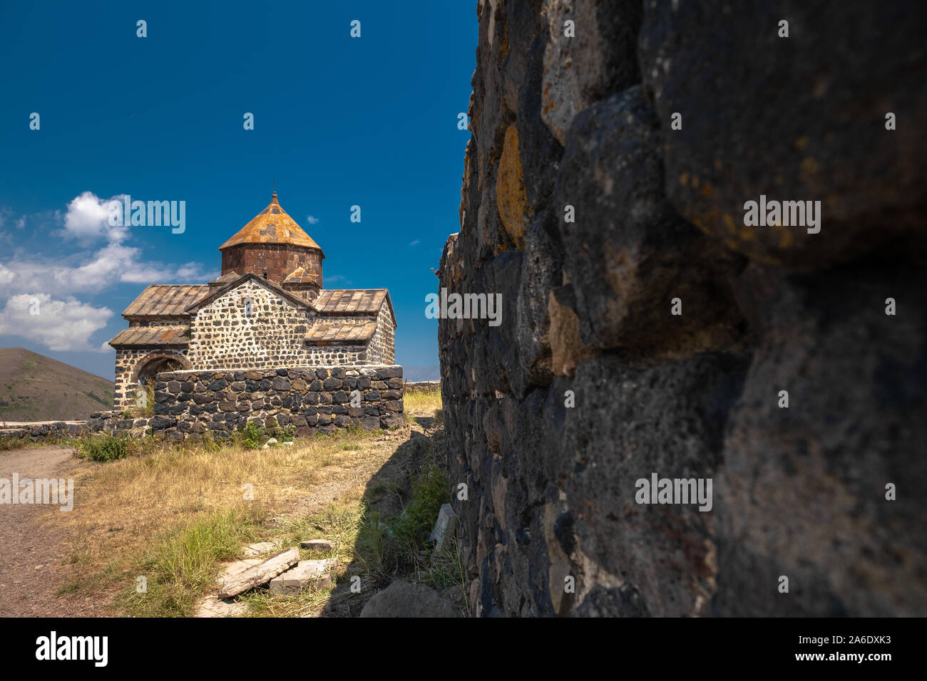 Sevanavank Kloster aus der Klostermauer Stockfoto
