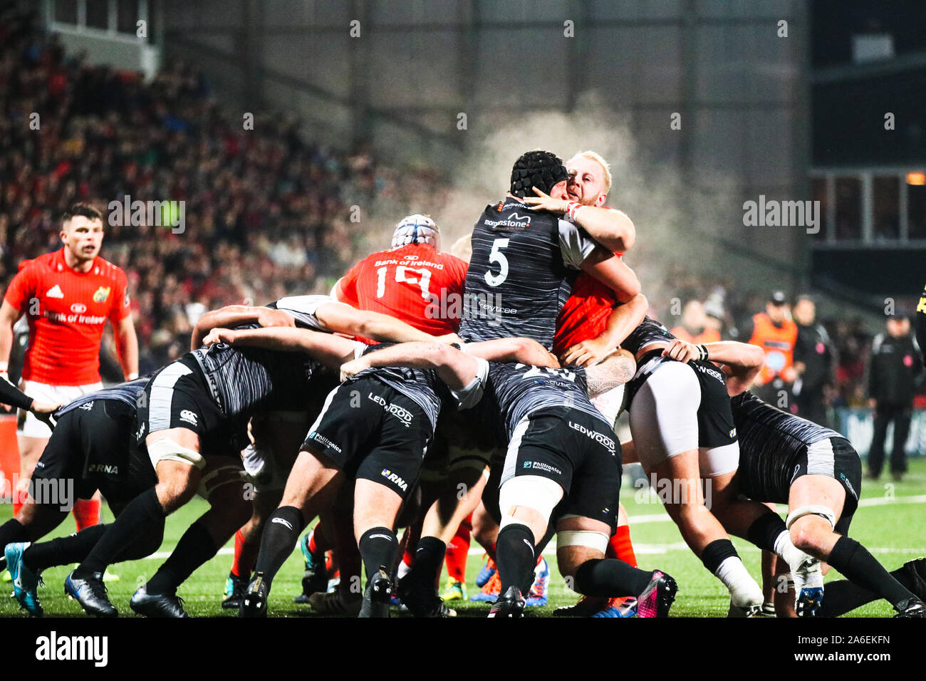 Oktober 25th, 2019, Cork, Irland: Aktion vom Pro 14 Munster Rugby (28) versus Fischadler (12) Gleiches bei der Irish Independent Park Stockfoto