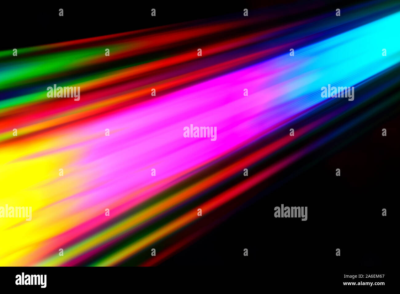 Bunte Burst von prismatischen Licht Linien erzeugen von blured Bewegung vor einem schwarzen Hintergrund Stockfoto