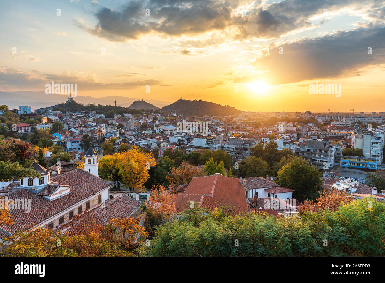 Panoramablick auf die Stadt Plovdiv, Bulgarien aus Nepet Tepe Hill. Stockfoto