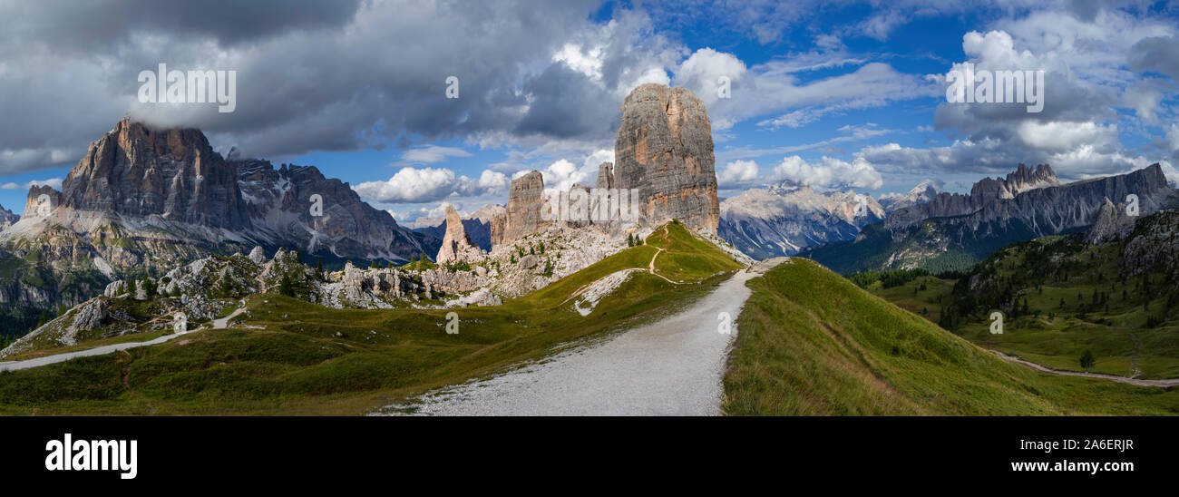 Cinque Torri in den italienischen Dolomiten Stockfoto