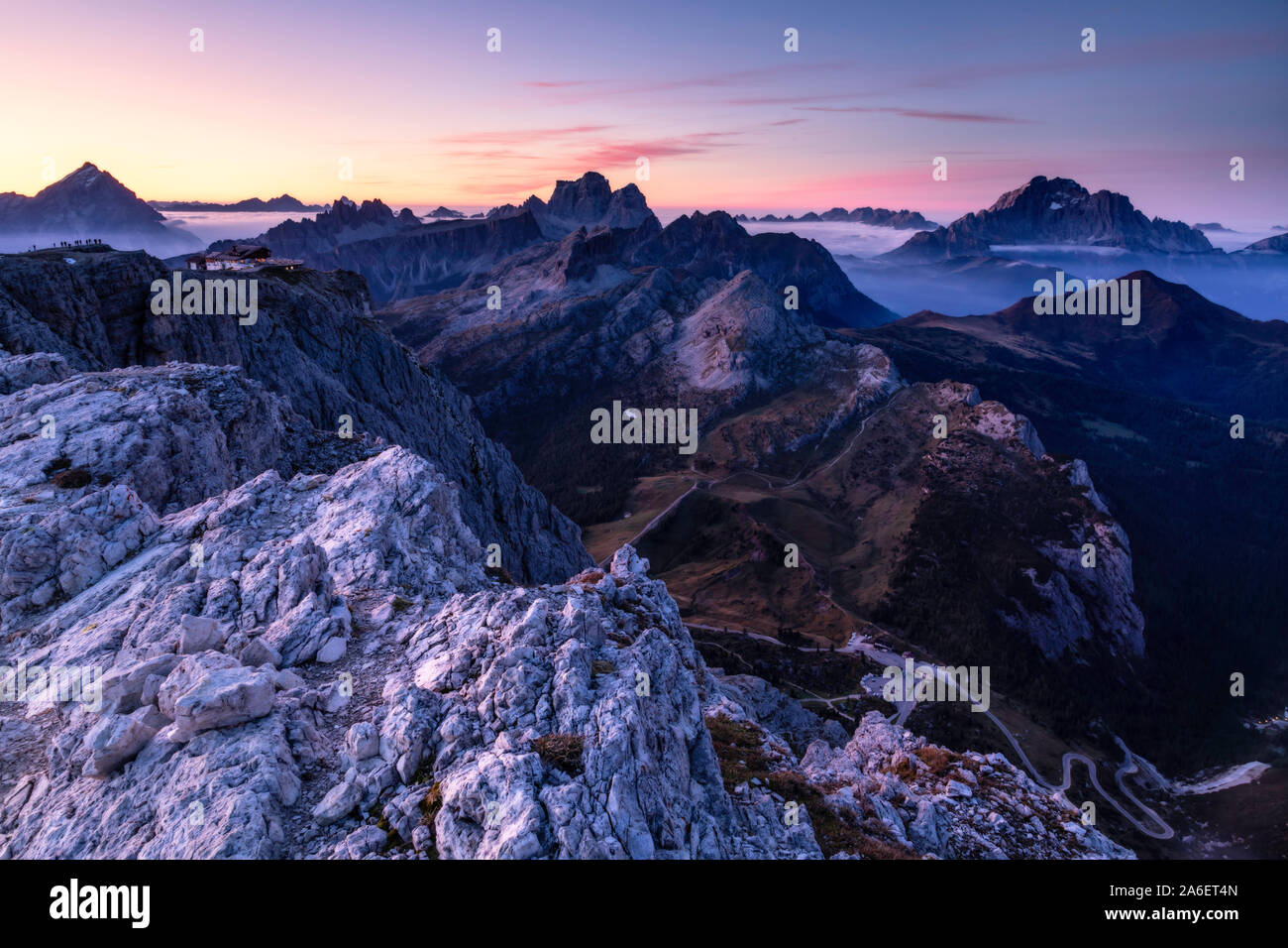 Sonnenaufgang Blick vom Monte Lagazuoi in den italienischen Dolomiten Stockfoto
