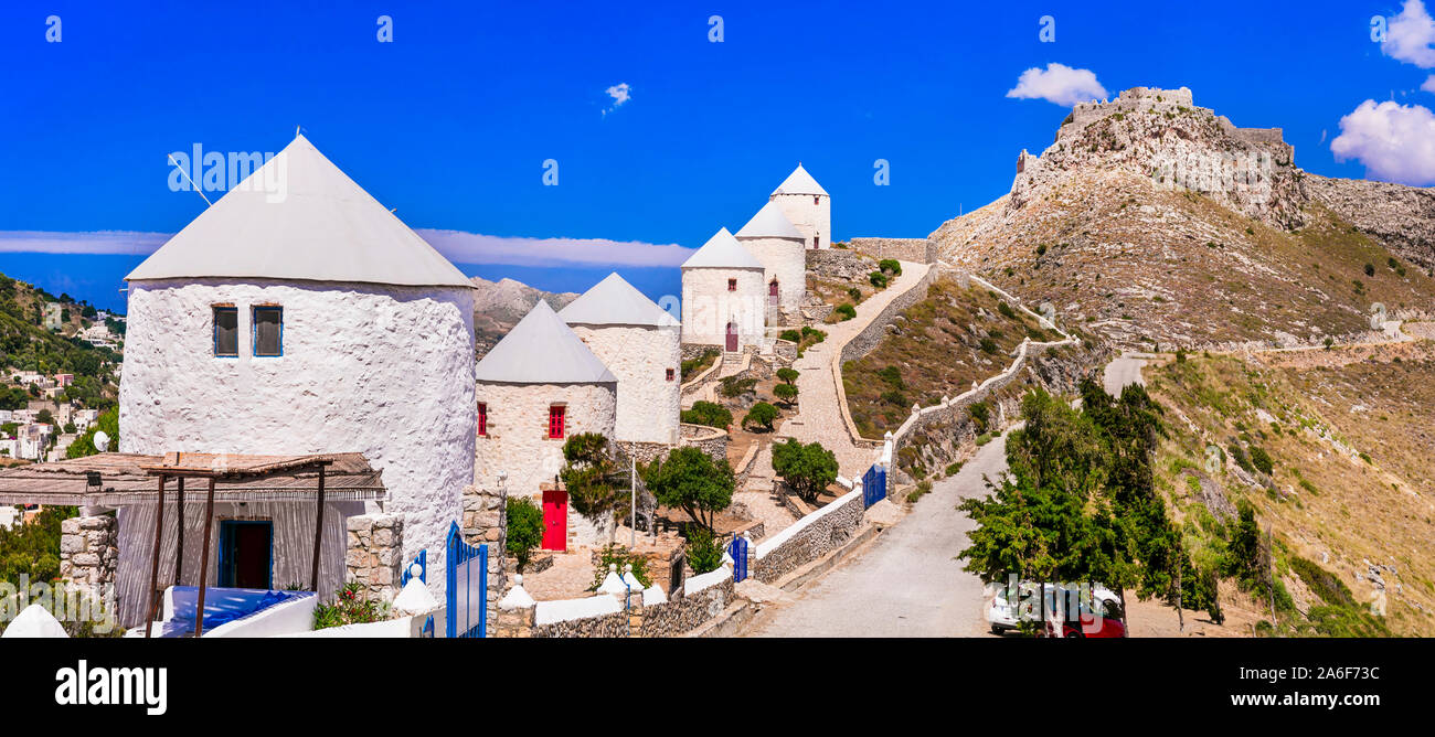 Leros - Schöne authentische Insel Griechenlands. Ansicht mit traditionellen griechischen Windmühlen, Dodekanes. Stockfoto