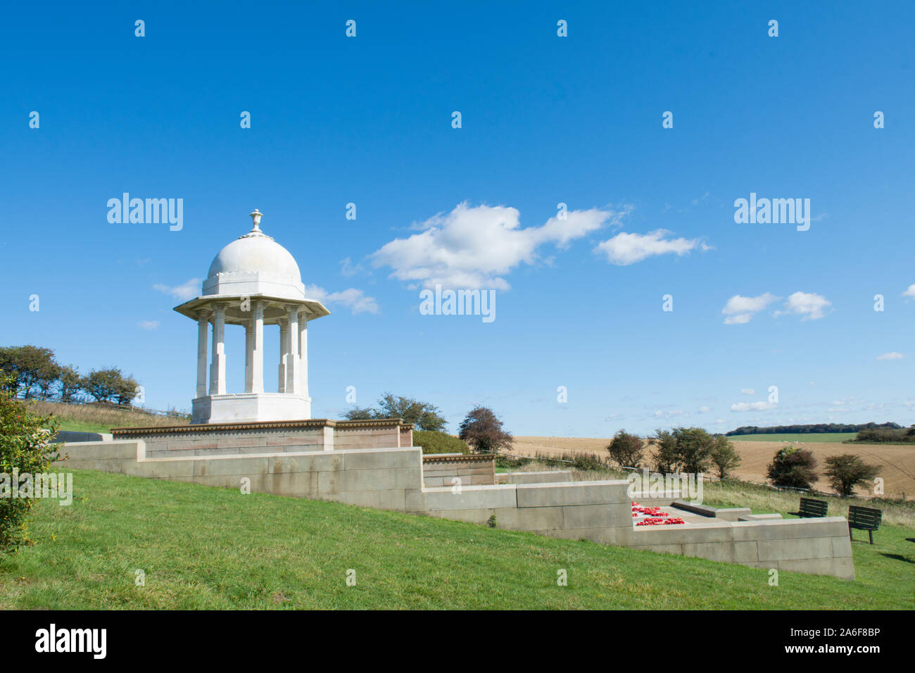 Die chattri Kriegerdenkmal, in der Nähe von Brighton, ist ein Denkmal für die indischen Soldaten, die im Ersten Weltkrieg gefallen sind dedizierte Stockfoto
