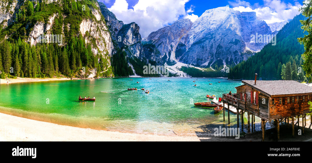 Schöne Pragser See, Panoramaaussicht, Nord Italien. Stockfoto