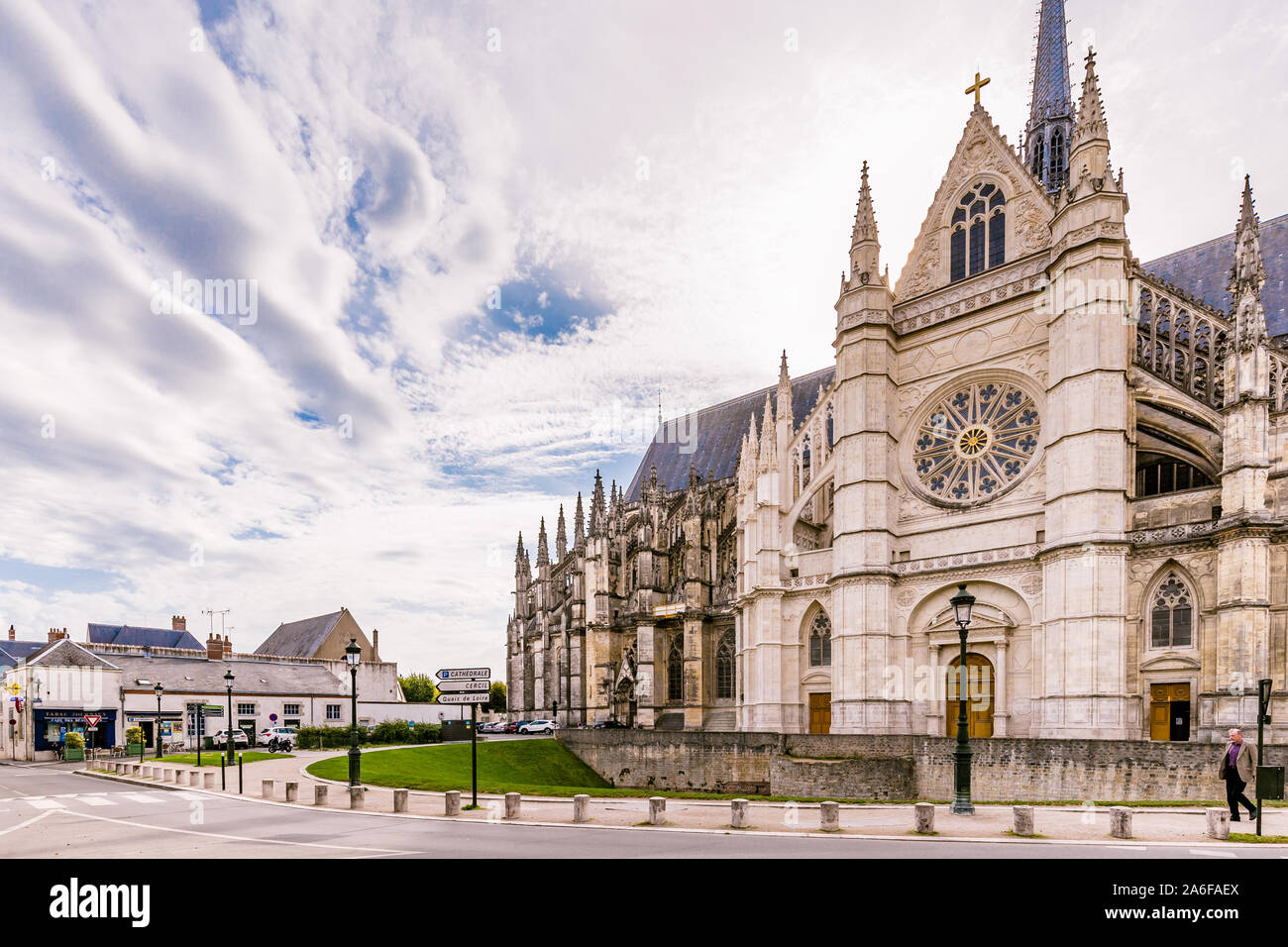 Orleans, Frankreich, 14. Oktober 2019: Royal Kathedrale des Heiligen Kreuzes in Orleans in Frankreich Stockfoto