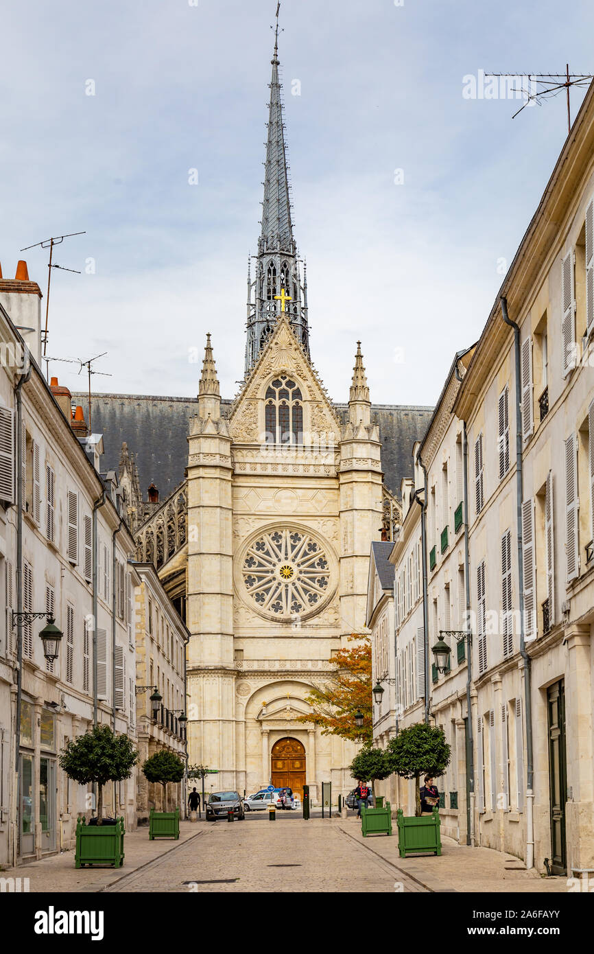 Orleans, Frankreich, 14. Oktober 2019: Royal Kathedrale des Heiligen Kreuzes in Orleans in Frankreich Stockfoto