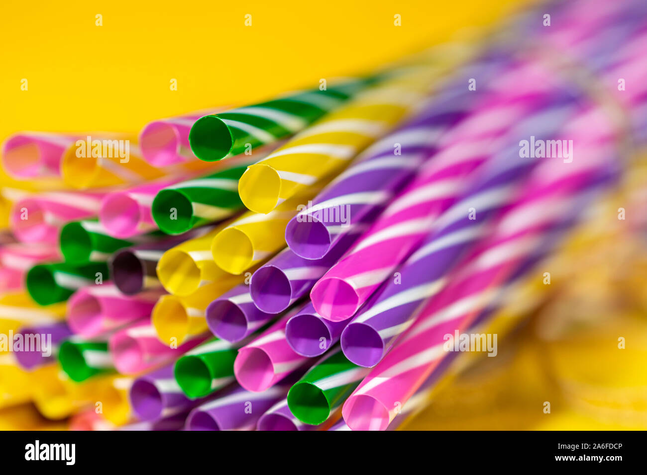 Abstrakte bunten Hintergrund, Hintergrund mit bunten Trinken gestreifte Trinkhalme Stockfoto