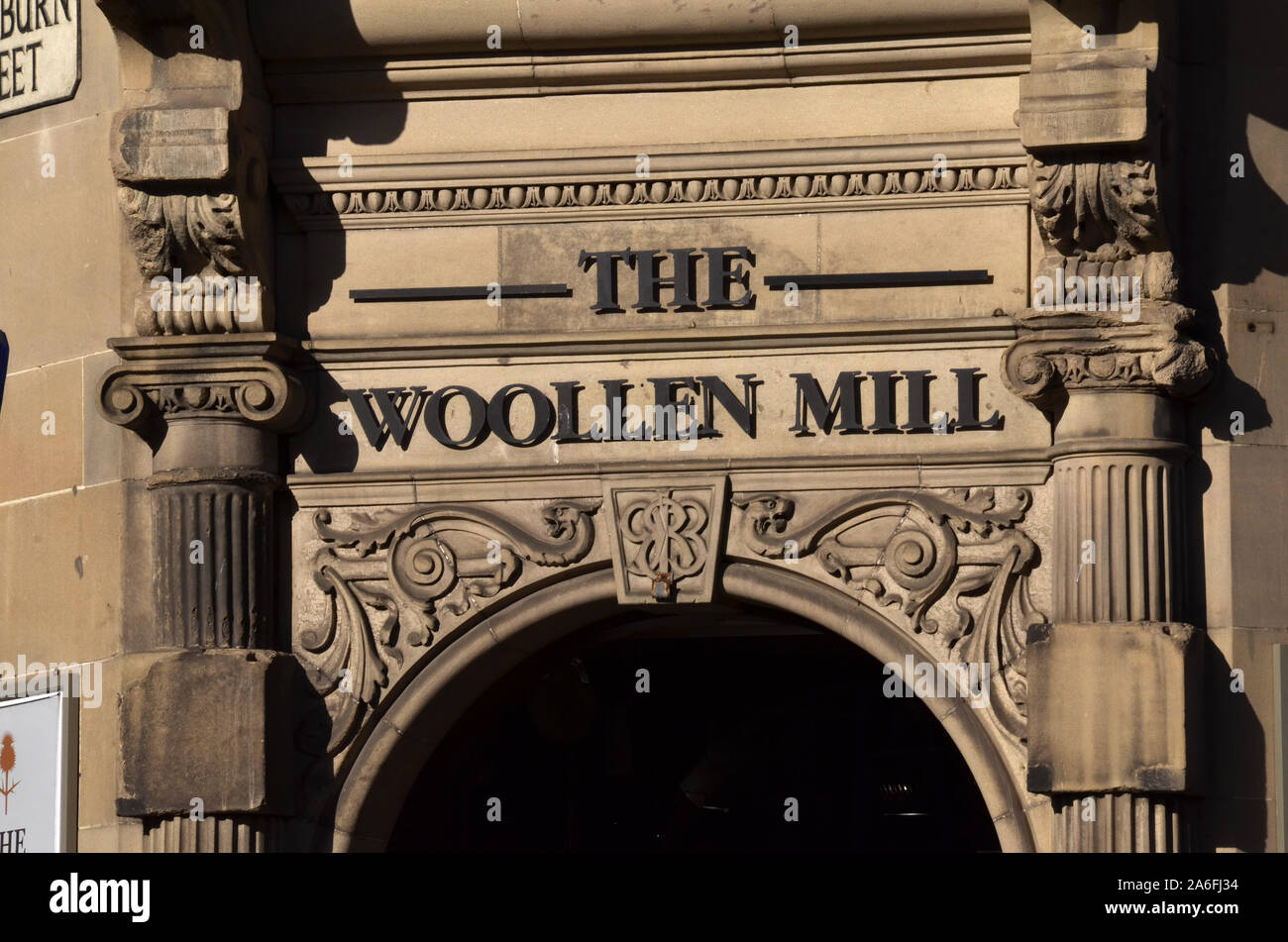 Die schöne Fassade des Gebäudes auf der Royal Mile, die Häuser der Wollspinnerei shop Edinburgh Midlothian Schottland Großbritannien Stockfoto