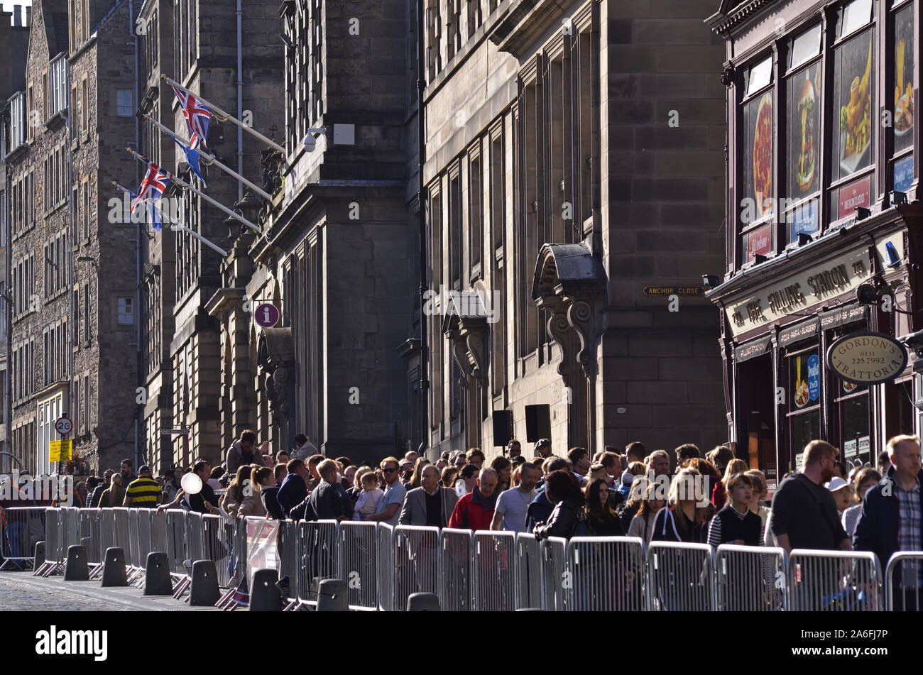 Die Leute auf der Royal Mile in Edinburgh Schottland Großbritannien Stockfoto