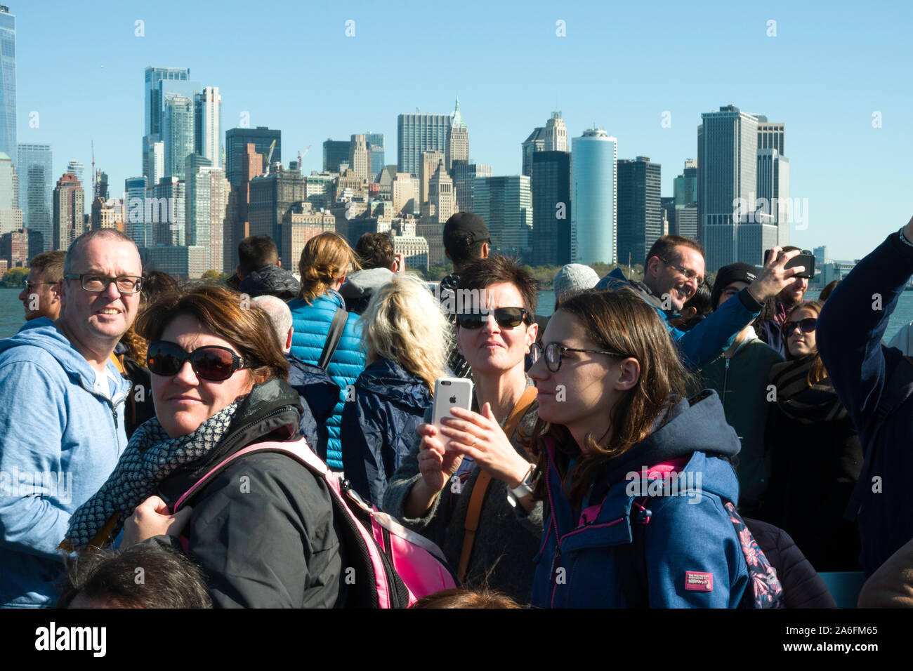 Touristen auf der Freiheitsstatue Fähre Fotos, New York, USA Stockfoto