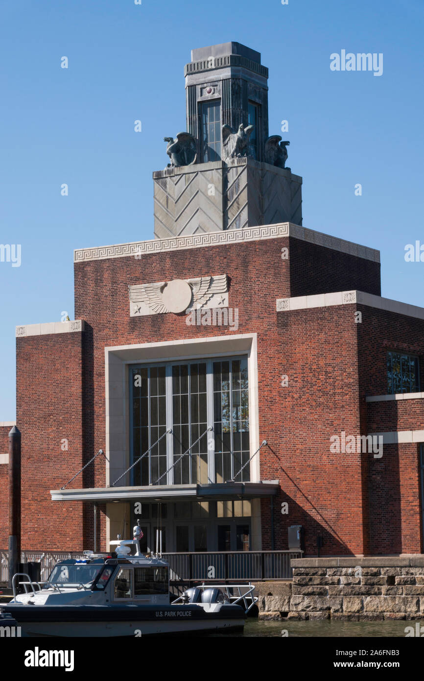 Das Ferry Building auf Ellis Island National Monument (U.S. National Park Service), den Hafen von New York, USA Stockfoto