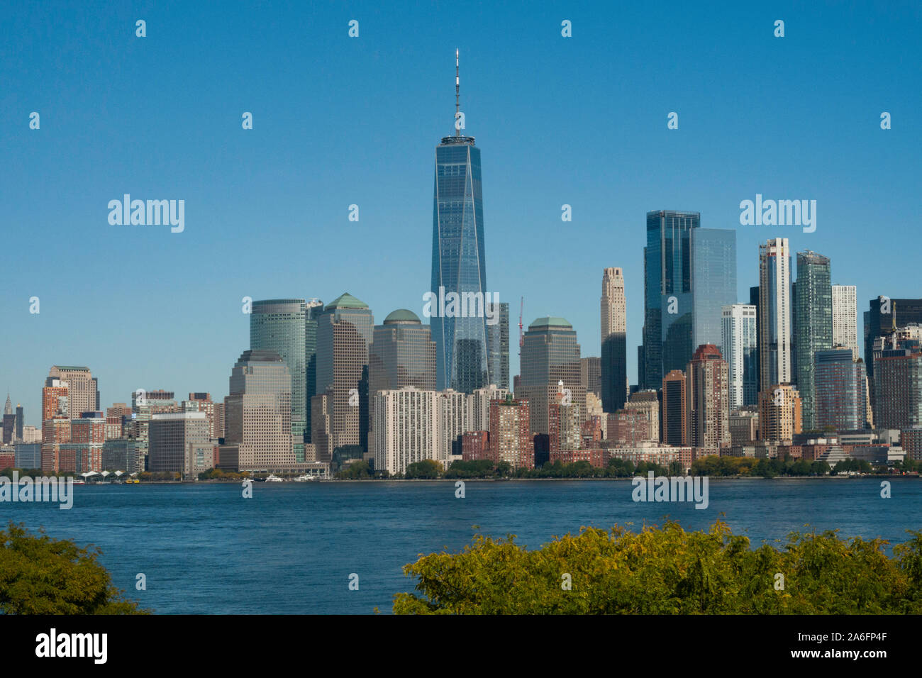 Hafen von New York mit der Skyline von Manhattan, New York City, USA Stockfoto