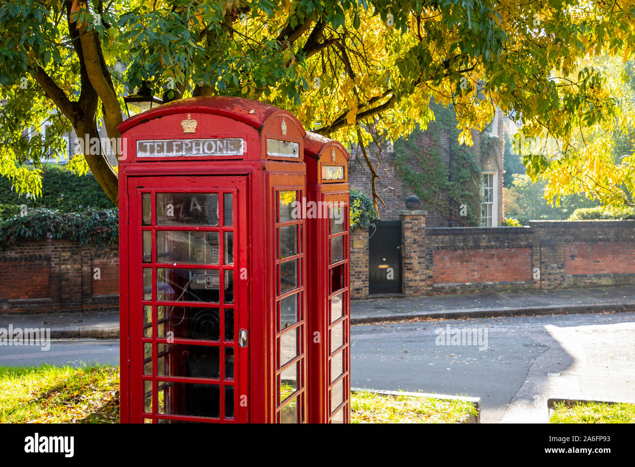 Rote Telefonzellen in London Stockfoto