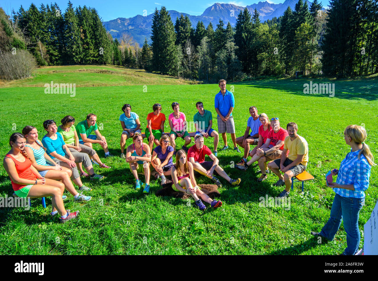 Eine Gruppe an ein teambuilding Training Stockfoto