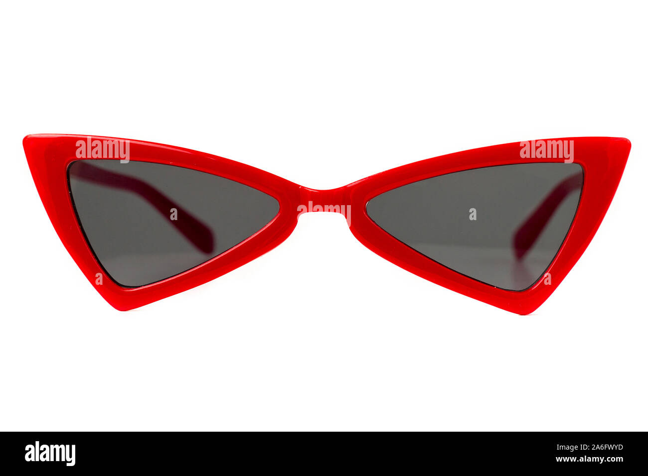 Rotes Dreieck Cat Eye Sonnenbrille isoliert auf Weiss - Vorderansicht Stockfoto