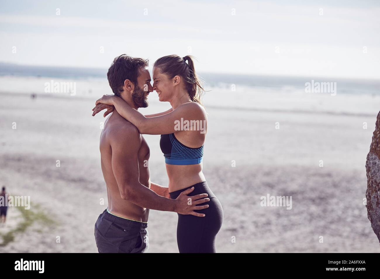 Junges Paar am Strand, Südafrika Stockfoto