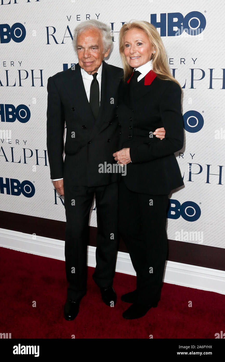 Ralph Lauren & Ricky Anne Loew-Beer HBO' sehr Ralph' Uraufführung an der Metropolitan Museum der Kunst am Oktober 23, 2019 in New York City besuchen. Stockfoto