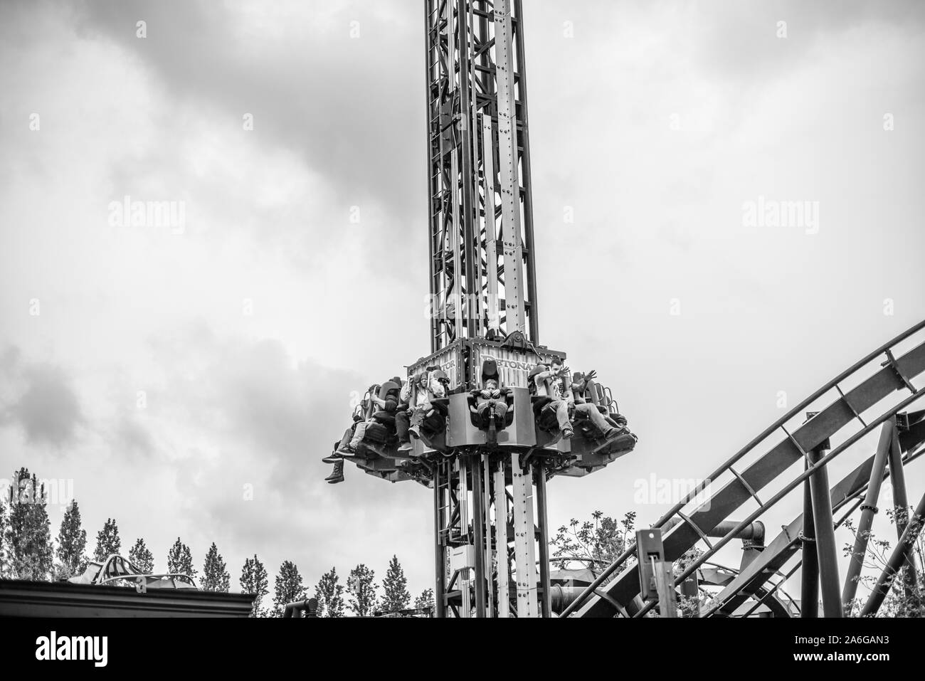 Einen Tag im Thorpe Park, Fahrgeschäfte, Achterbahnen und unheimlichen thrill rides an einem der UKs berühmten Themenparks Stockfoto