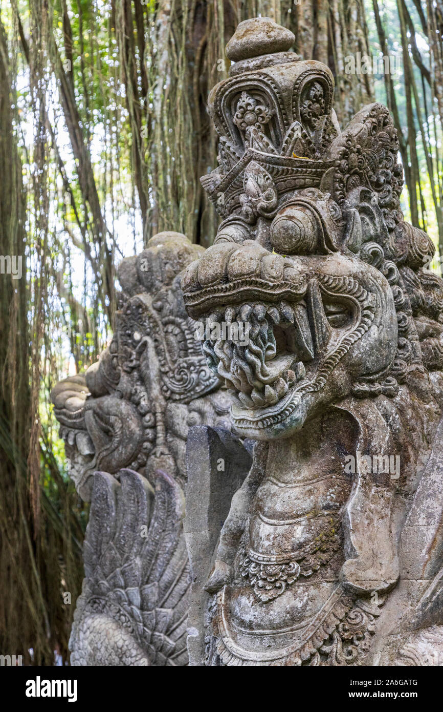 Schlange Figuren im Affenwald von Ubud, Ubud, Bali, Indonesien, Südostasien, Asien Stockfoto