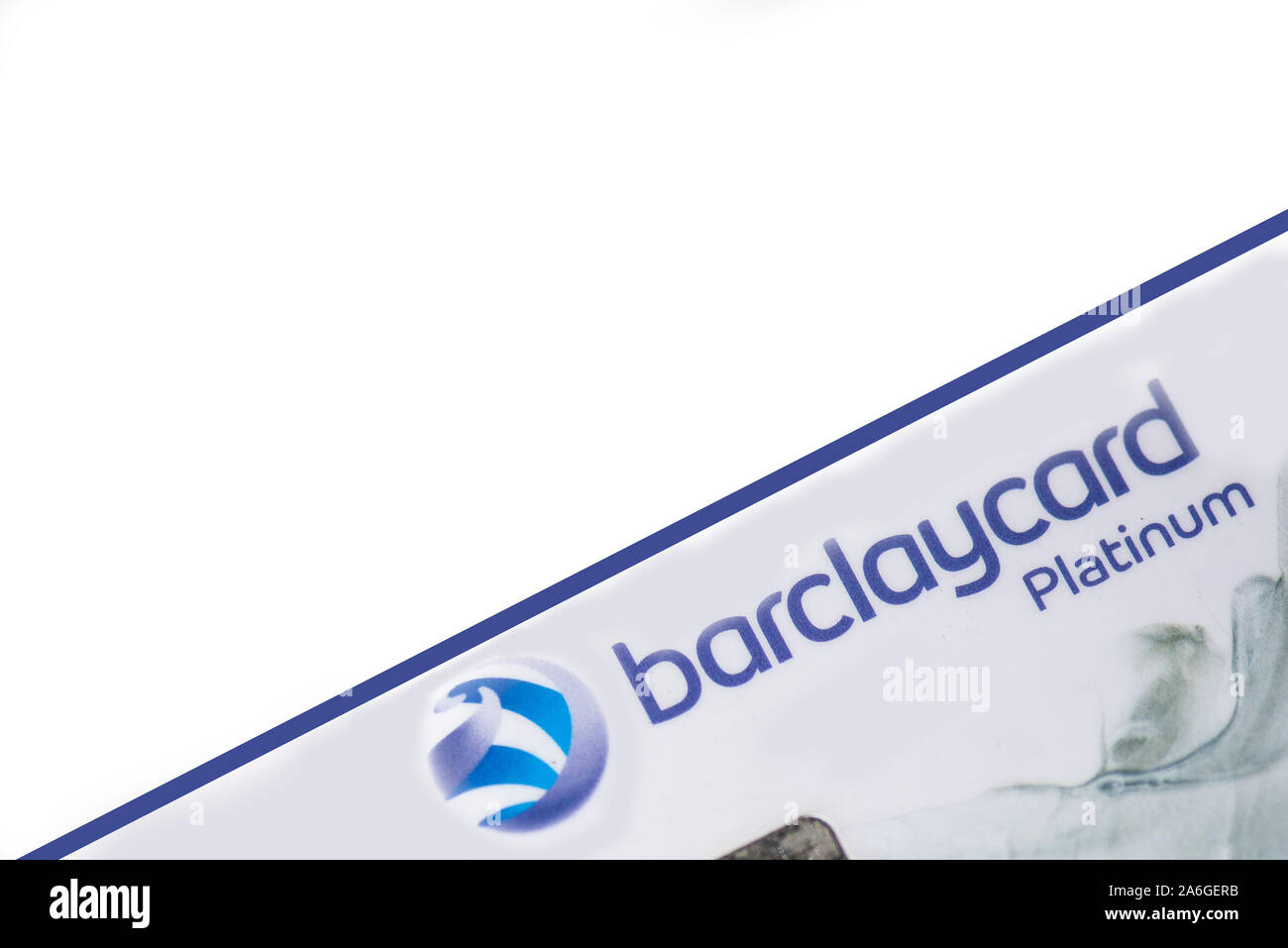 Barclaycard Platinum Kreditkarte auf einem weißen Hintergrund, Visa Card, bargeldlose Gesellschaft Stockfoto