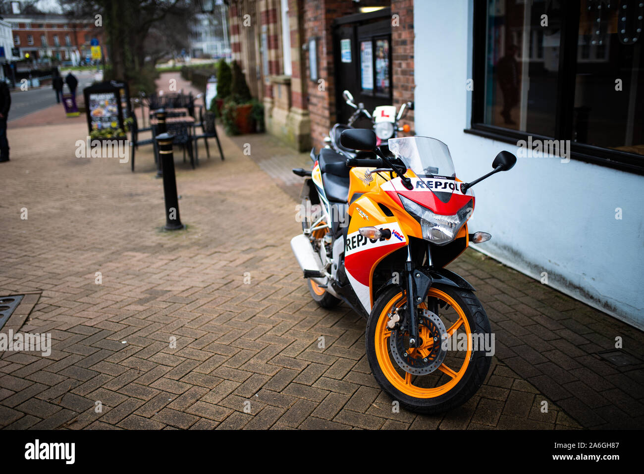 Cool aussehende Honda CBR Respol Motorrad in der Innenstadt geparkt Stockfoto