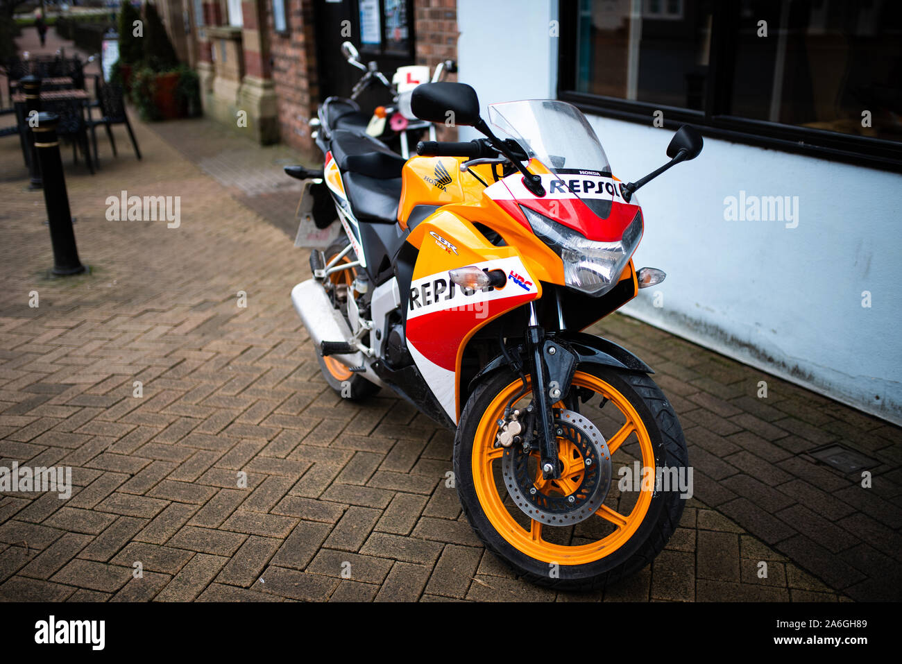 Cool aussehende Honda CBR Respol Motorrad in der Innenstadt geparkt Stockfoto