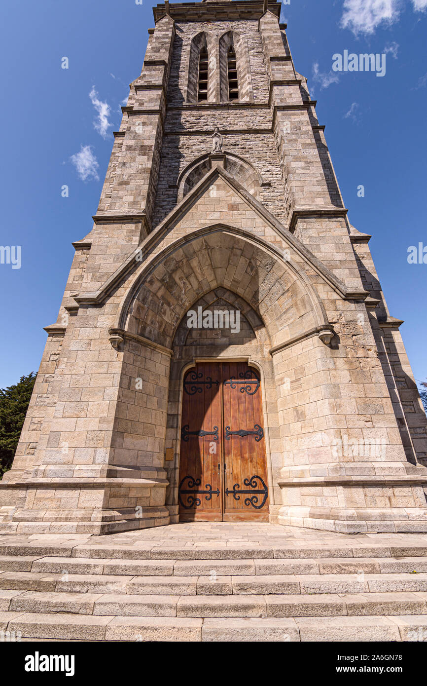 Szene eines alten gotischen Kathedrale Unserer Lieben Frau von Nahuel Huapi in San Carlos de Bariloche, Argentinien Stockfoto