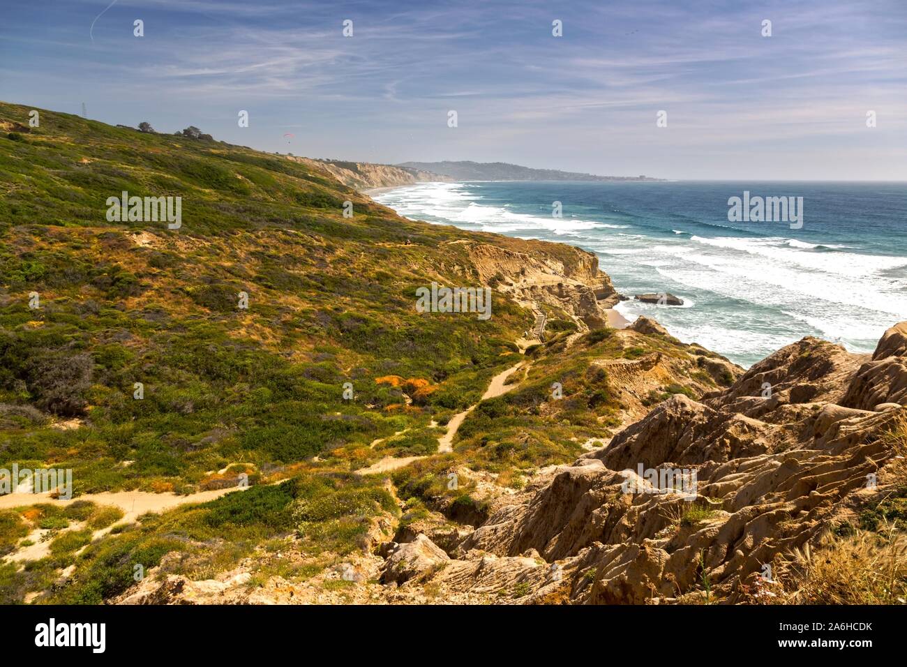 Panoramablick aus der Vogelperspektive über dem Torrey Pines State Park Reserve Black oder Blacks Beach. Südkalifornien Pazifikküste San Diego Stockfoto