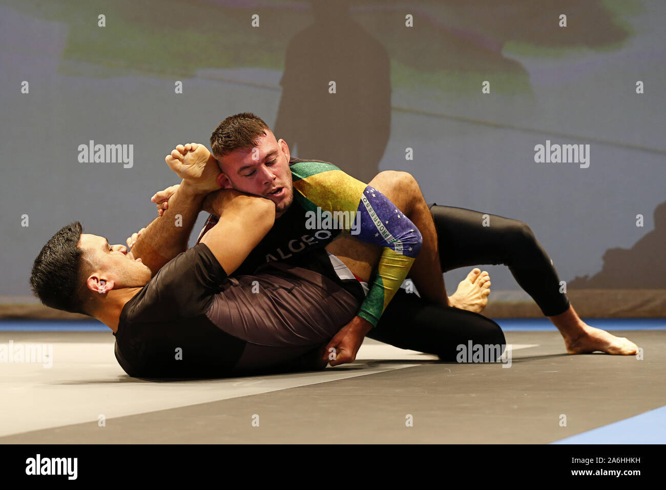 Westbury, New York, USA. 26 Okt, 2019. BILL ALGEO (rechts) kämpft gegen PHILLIPE HANNOVER während des Aufstieges Einladungs grappling Veranstaltung im Raum in Westbury, New York. Credit: Anna Sergeeva/ZUMA Draht/Alamy leben Nachrichten Stockfoto