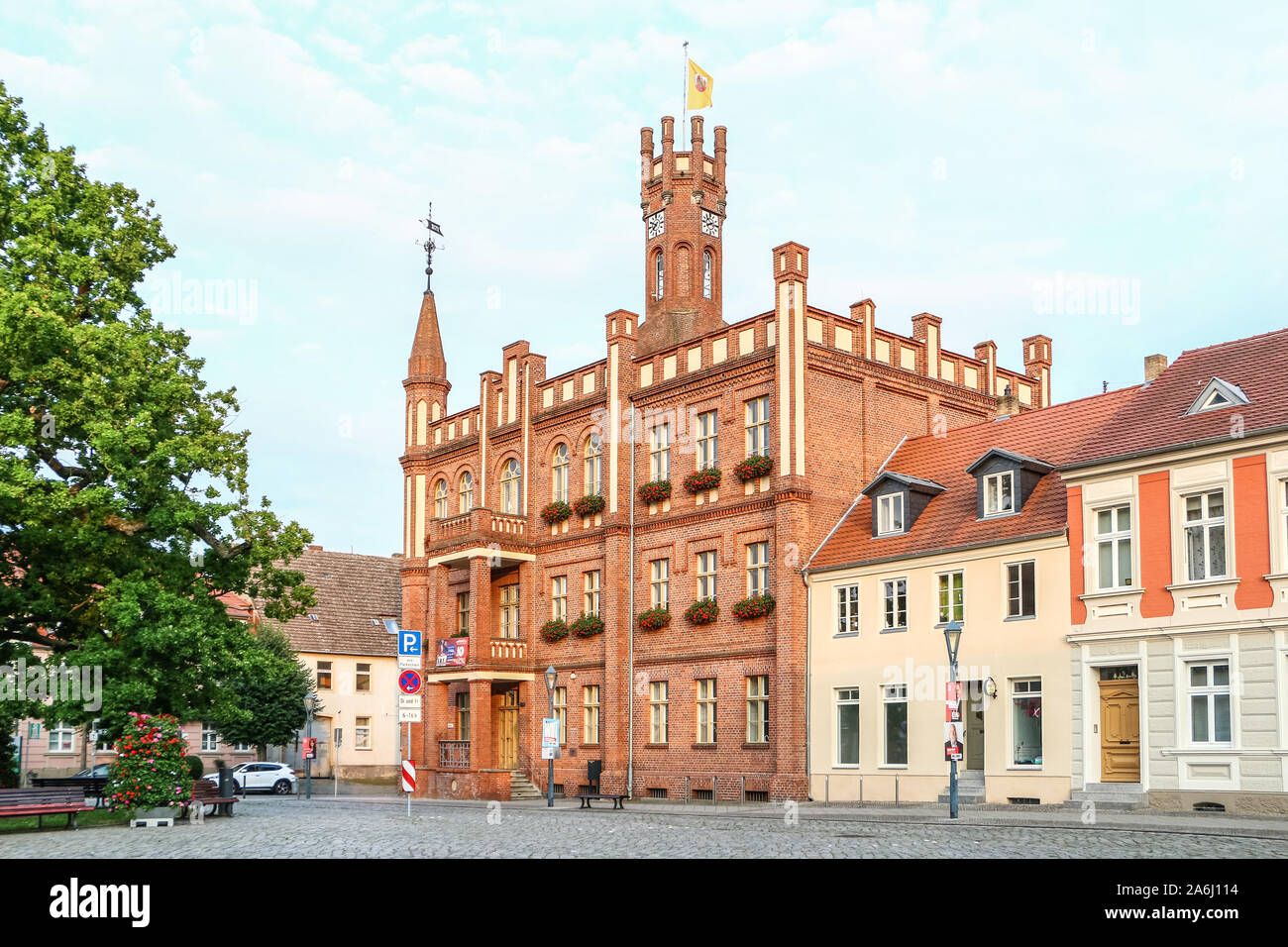 Historisches Rathaus in Kyritz, Brandenburg, Deutschland am 1. August 2019 © Michal Fludra/Alamy Live Nachrichten gesehen Stockfoto