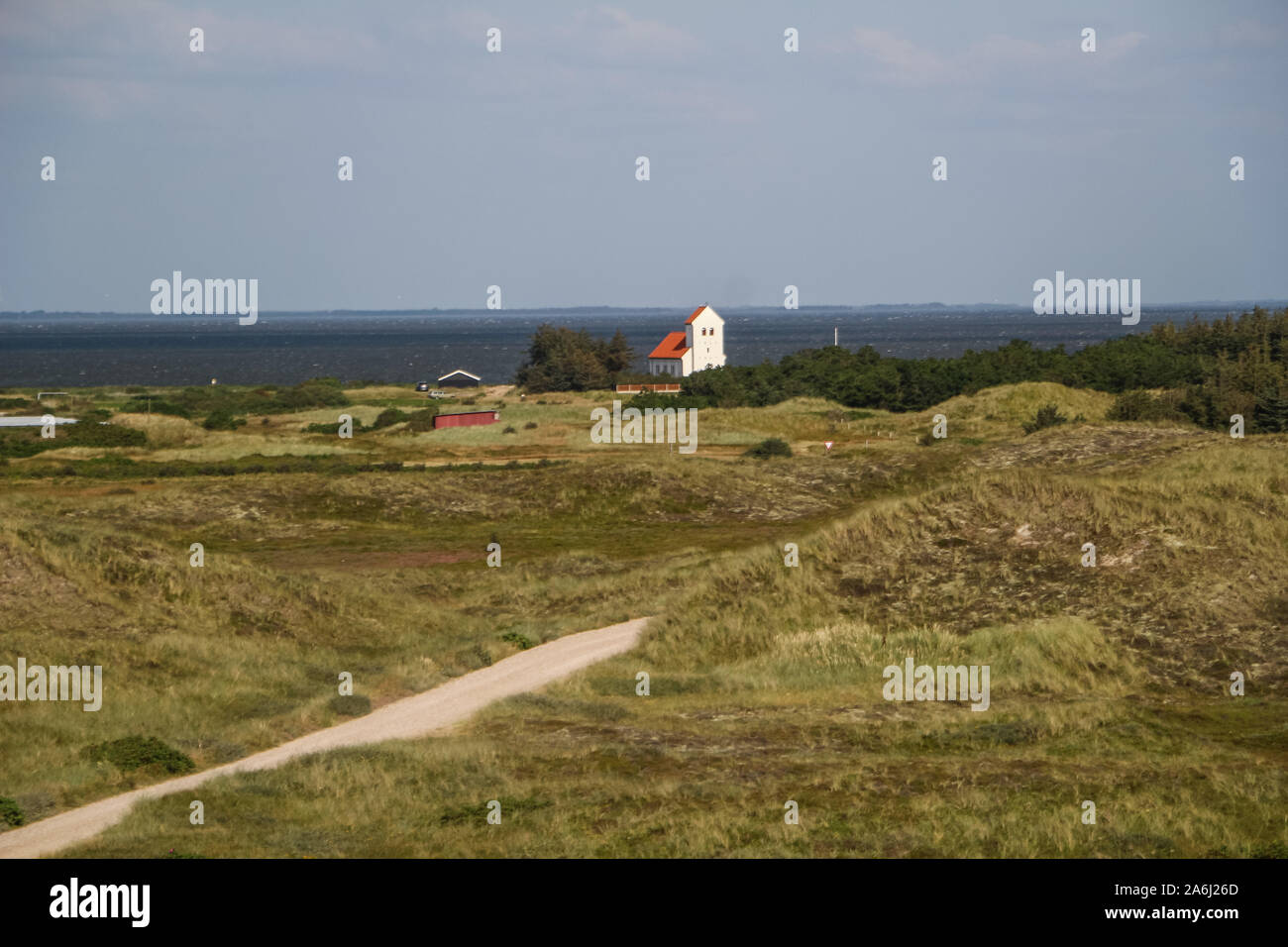 Sanddünen von der Gras bedeckt sind in der Nähe von Hvide Sande, Dänemark am 27. Juli 2019 © Michal Fludra/Alamy Live Nachrichten gesehen Stockfoto