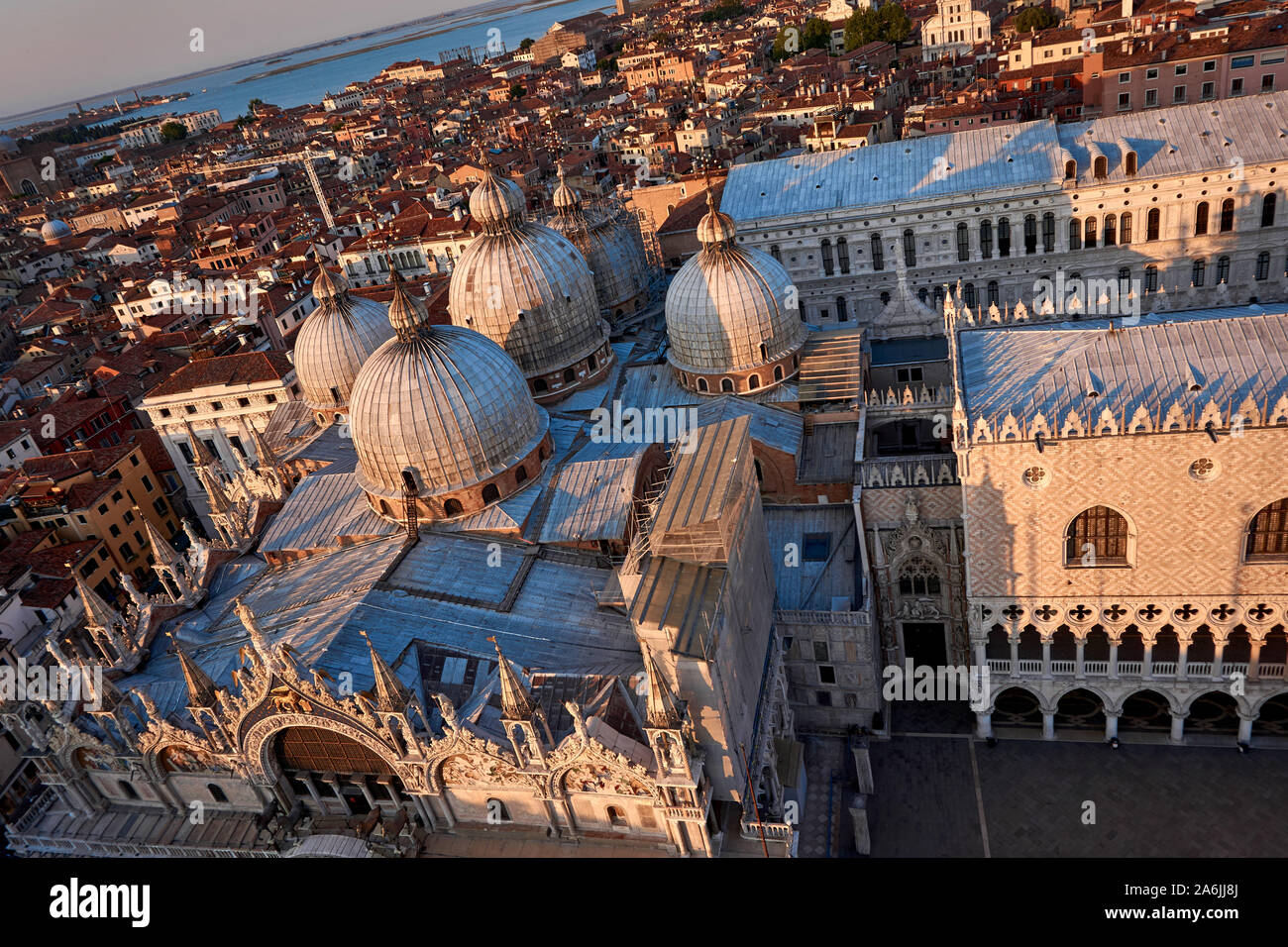 Saint Mark's Basilika Blick vom Campanile di San Marco Venedig Italien Stockfoto