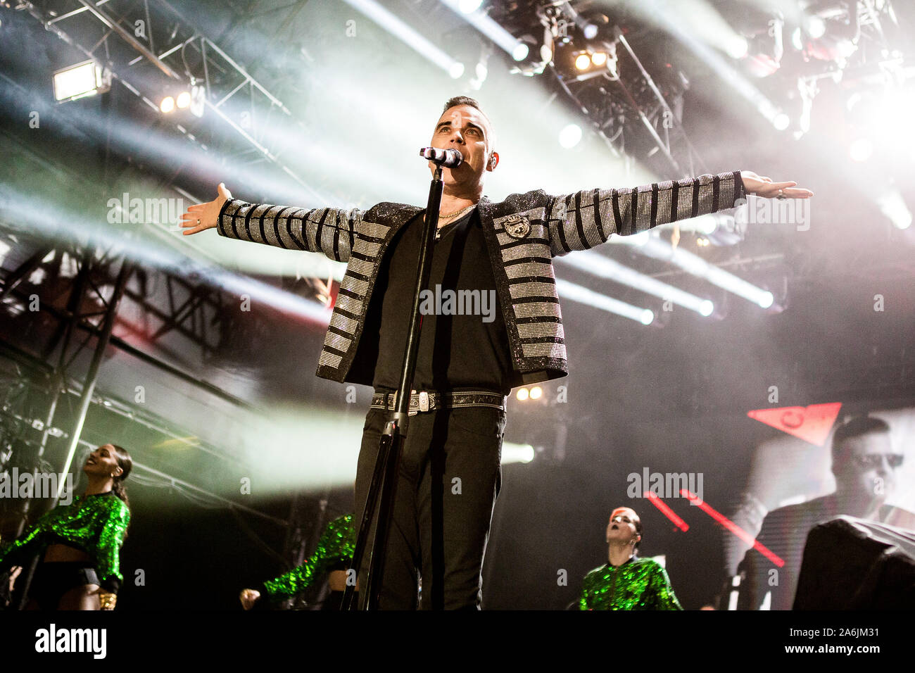 Skanderborg, Dänemark. 07. August 2019. Robbie Williams, der englische Sänger, Songwriter und Musiker, führt ein Live Konzert während der dänischen Musik Festival 2019 SmukFest in Skanderborg. (Foto: Gonzales Foto - Lasse Lagoni). Stockfoto