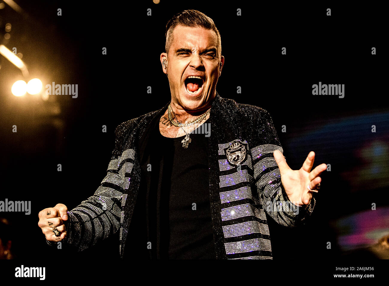 Skanderborg, Dänemark. 07. August 2019. Robbie Williams, der englische Sänger, Songwriter und Musiker, führt ein Live Konzert während der dänischen Musik Festival 2019 SmukFest in Skanderborg. (Foto: Gonzales Foto - Lasse Lagoni). Stockfoto