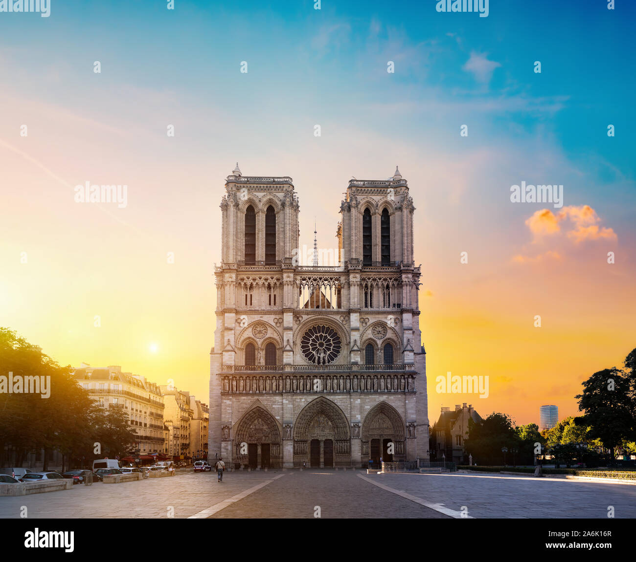 Fassade von Notre-Dame de Paris am Morgen, Frankreich Stockfoto
