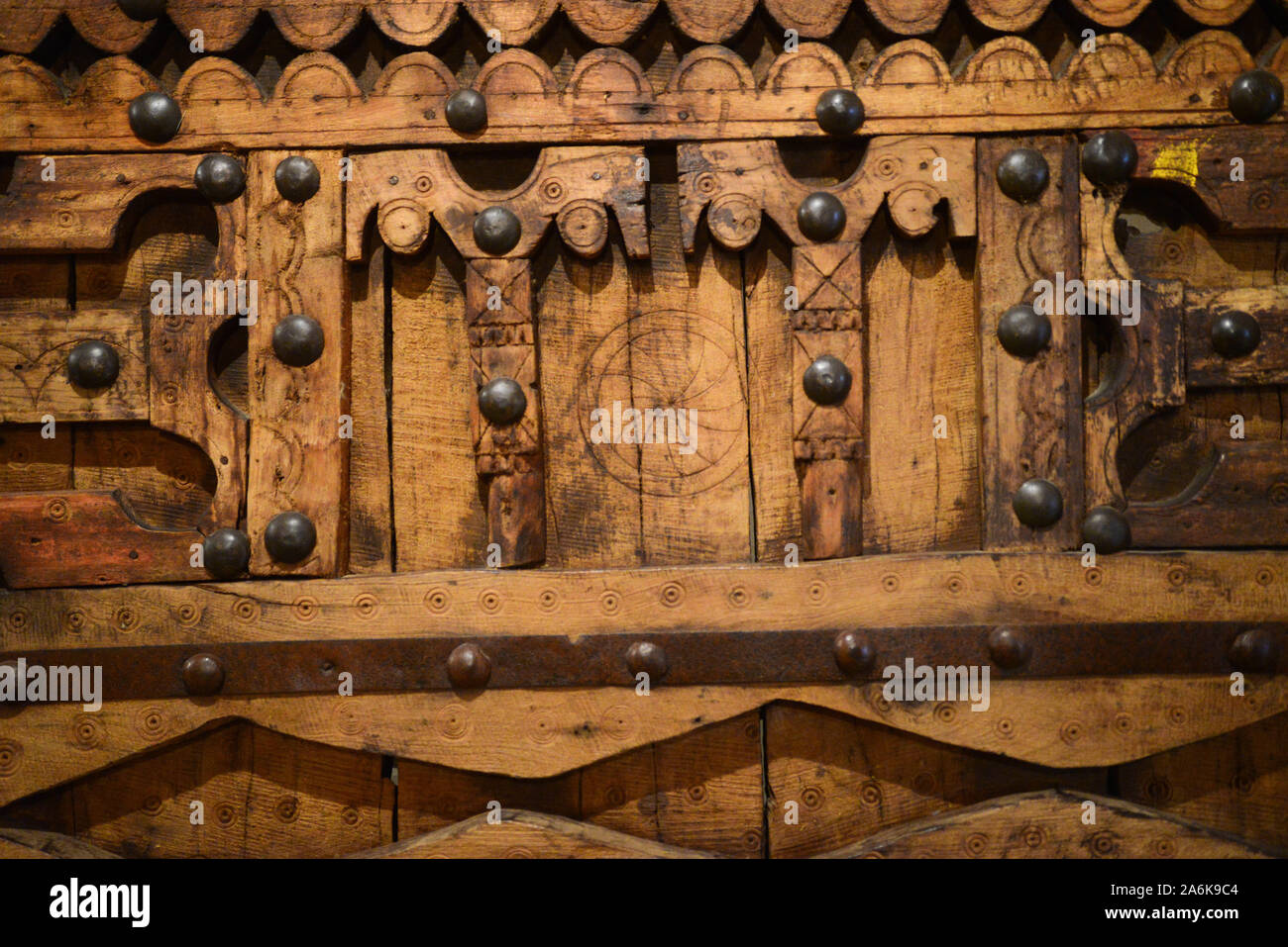 Strukturiertes Marokkanisches Türchen Mit Details Stockfoto