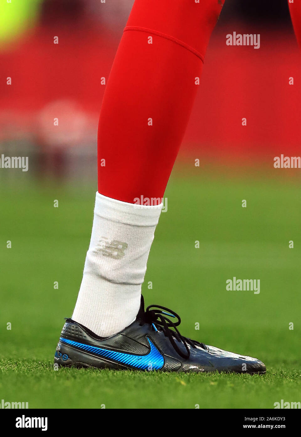 Eine allgemeine Ansicht von Liverpool Torwart Caoimhin Kelleher Socken  tragen, New Balance und Nike Fußballschuhe während der Premier League Match  in Liverpool, Liverpool Stockfotografie - Alamy