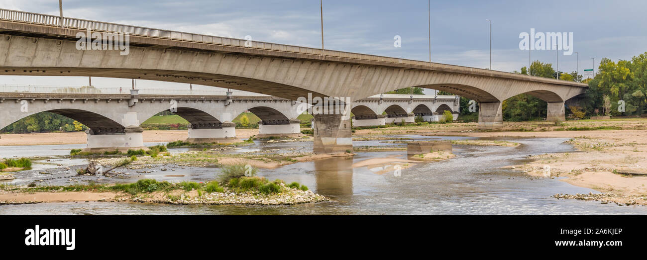 Brdige Rene Thinat (1977) über den Fluss Loire Tal in Orleans Frankreich Stockfoto