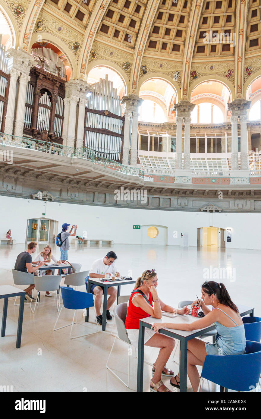 Barcelona Spanien, Katalonien Parc de Montjuic, Museu Nacional d'Art de Catalunya, Nationales Kunstmuseum von Katalonien, innen, große Kuppel, Café, Restaurant Stockfoto