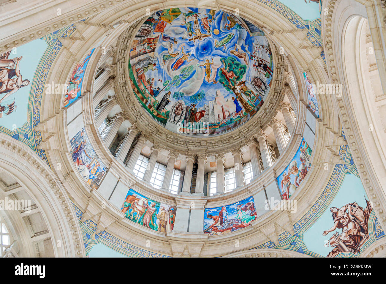 Barcelona Spanien,Katalonien Parc de Montjuic,Museu Nacional d'Art de Catalunya,Nationales Kunstmuseum von Katalonien,Innenraum,Kuppelraum,Gemälde von M Stockfoto