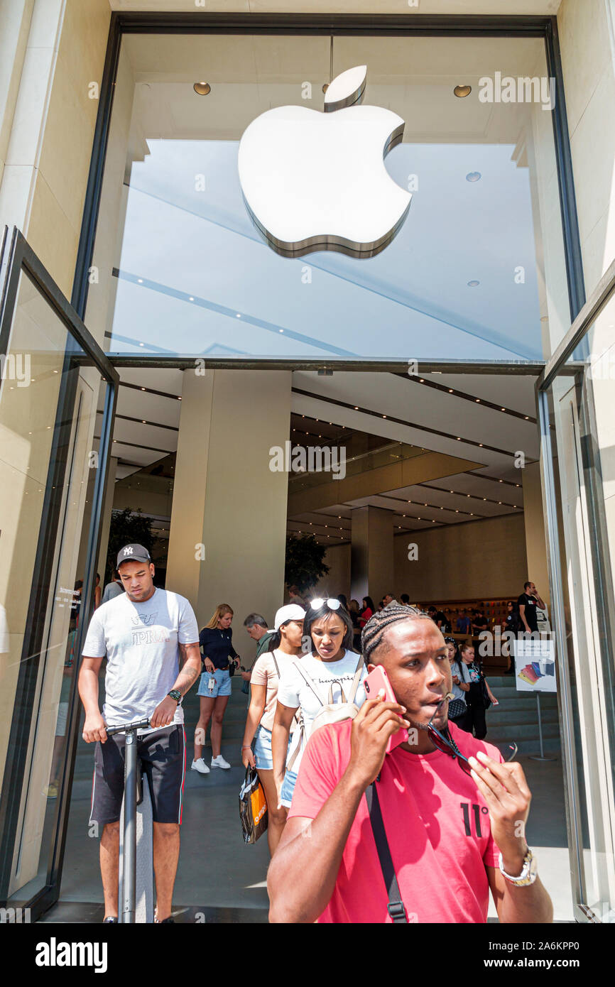 Barcelona Spanien, Katalonien Catalunya, Plaza Placa de Catalunya, Passeig de Gracia, Apple Store, Außenansicht außen, Vordereingang, Logo, Markenkonsum Stockfoto