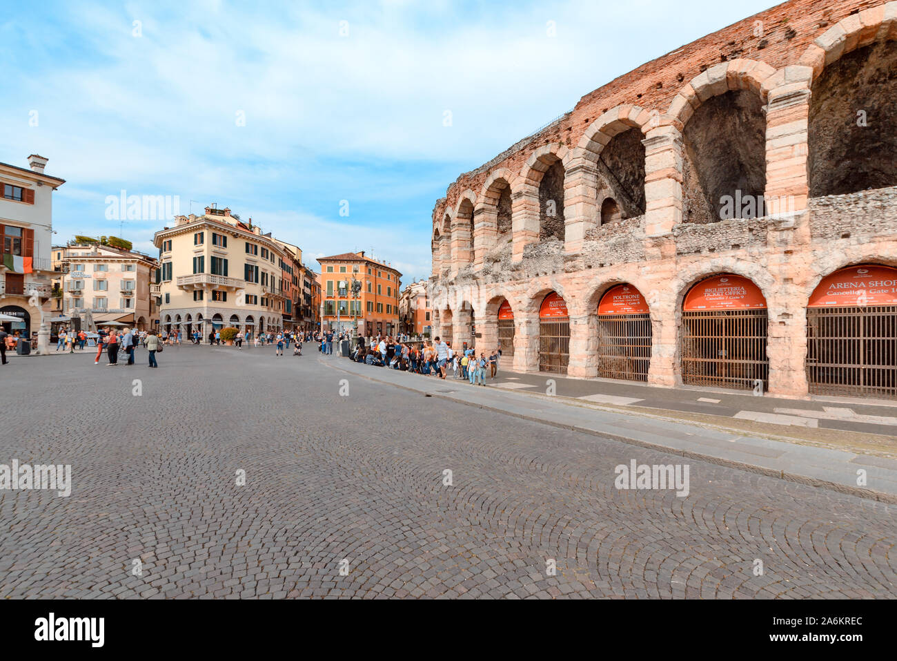 Panoramablick auf den Central Square und Arena Verona, das Römische Amphitheater. Stockfoto