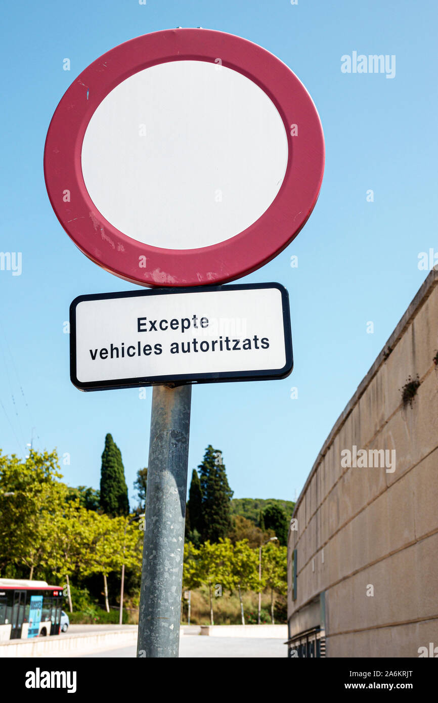 Barcelona Spanien, Katalonien Parc de Montjuic, Stadi Olimpic Lluis Companys, Olympiastadion, 1929. Internationale Ausstellung, Verkehrsschild, roter Ring Stockfoto