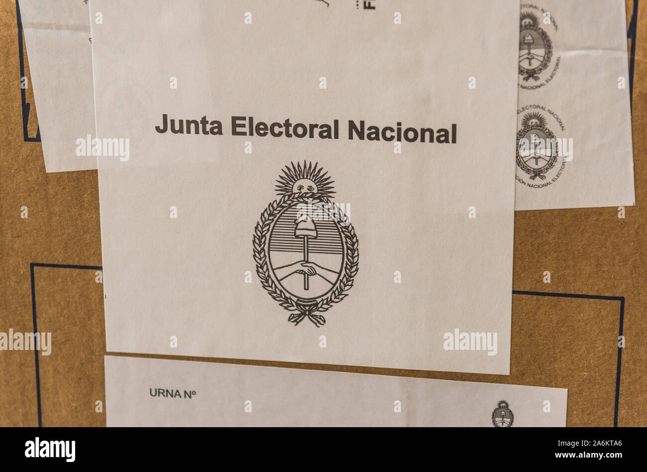 Buenos Aires, Argentinien - 27. Oktober 2019: Wahlurne bei Präsidentschaftswahlen Stockfoto