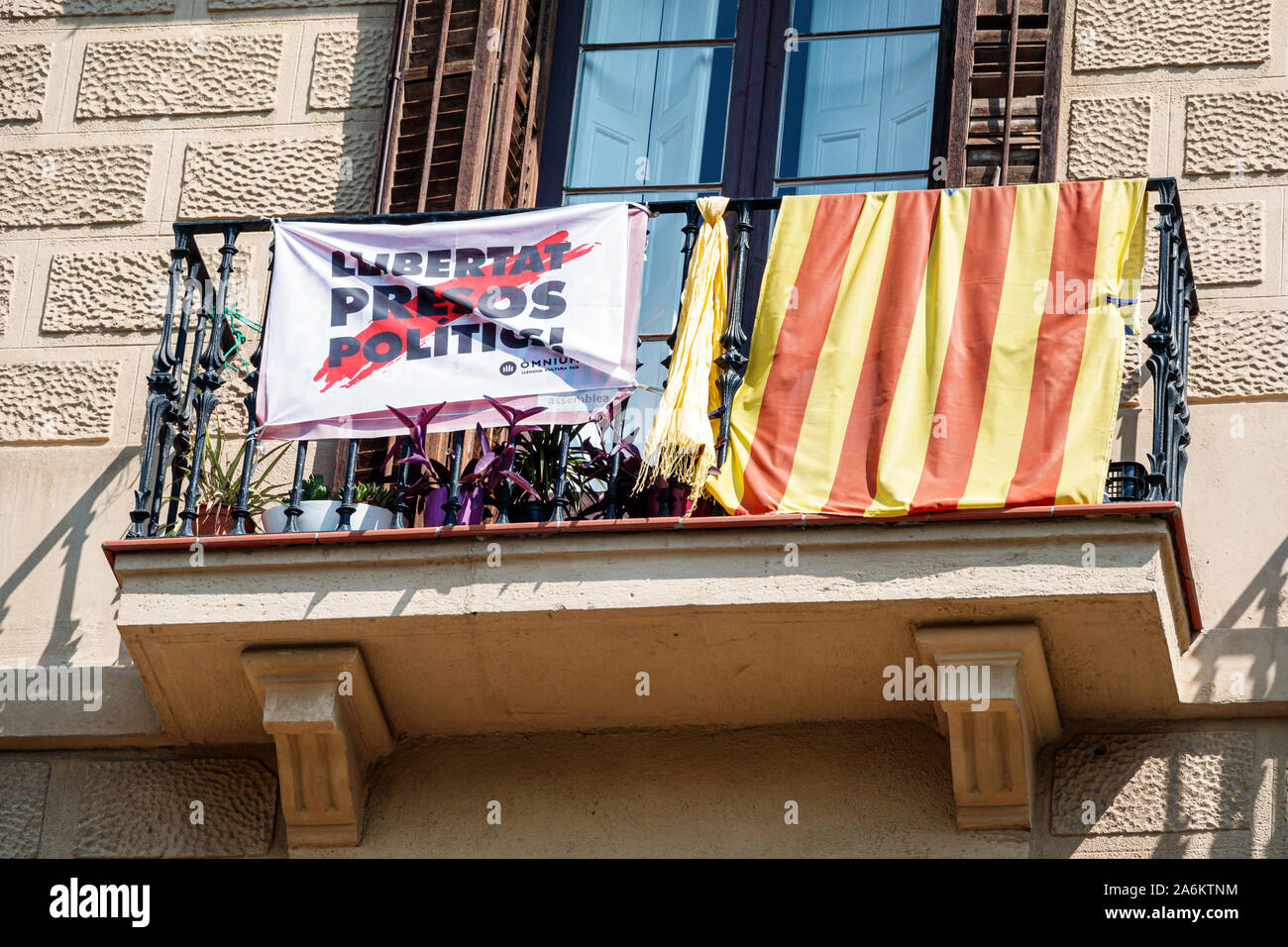 Barcelona Spanien, Katalonien Ciutat Vella, Carrer dels Tallers, Balkon, katalanische Unabhängigkeitsbewegung, politisches Protestbanner, freie politische Gefangene, lli Stockfoto